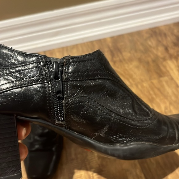 Aerolsoles low cut black zippered heeled ankle booties - Picture 9 of 13